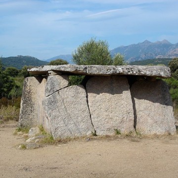 dolmen de funtanaccia a sartene