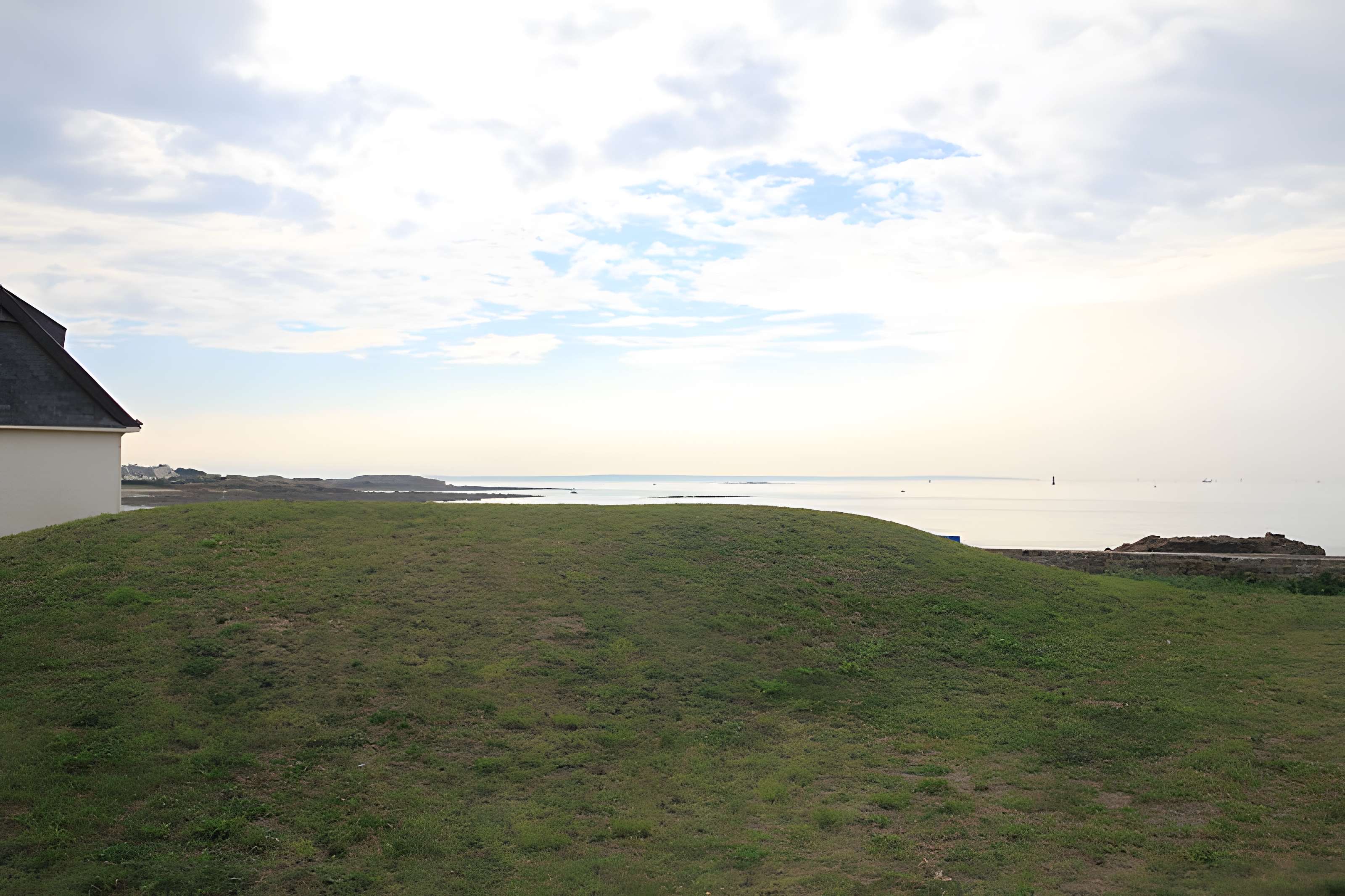 Dolmen à couloir sous tumulus