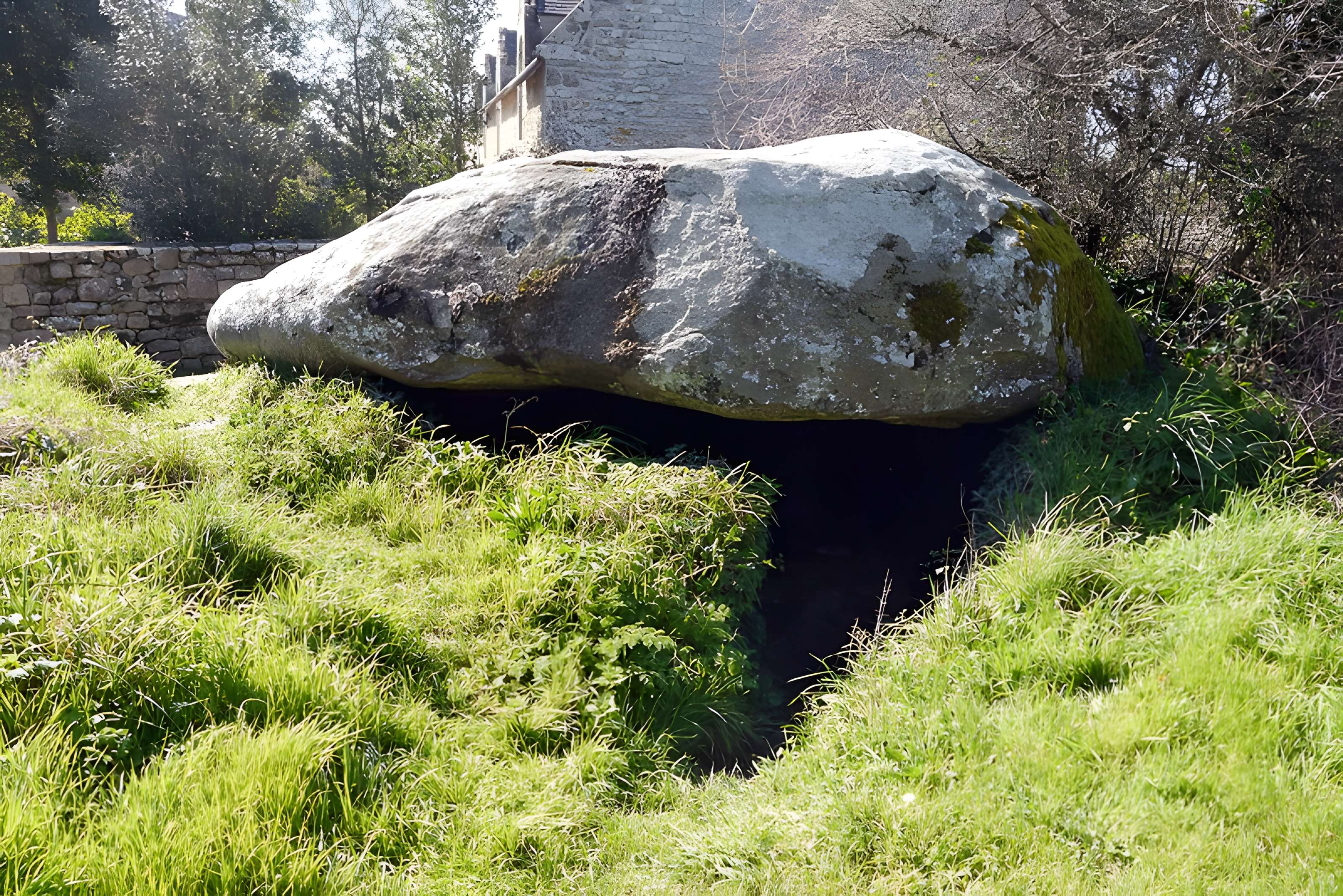 Dolmen de Kerlud à Locmariaquer