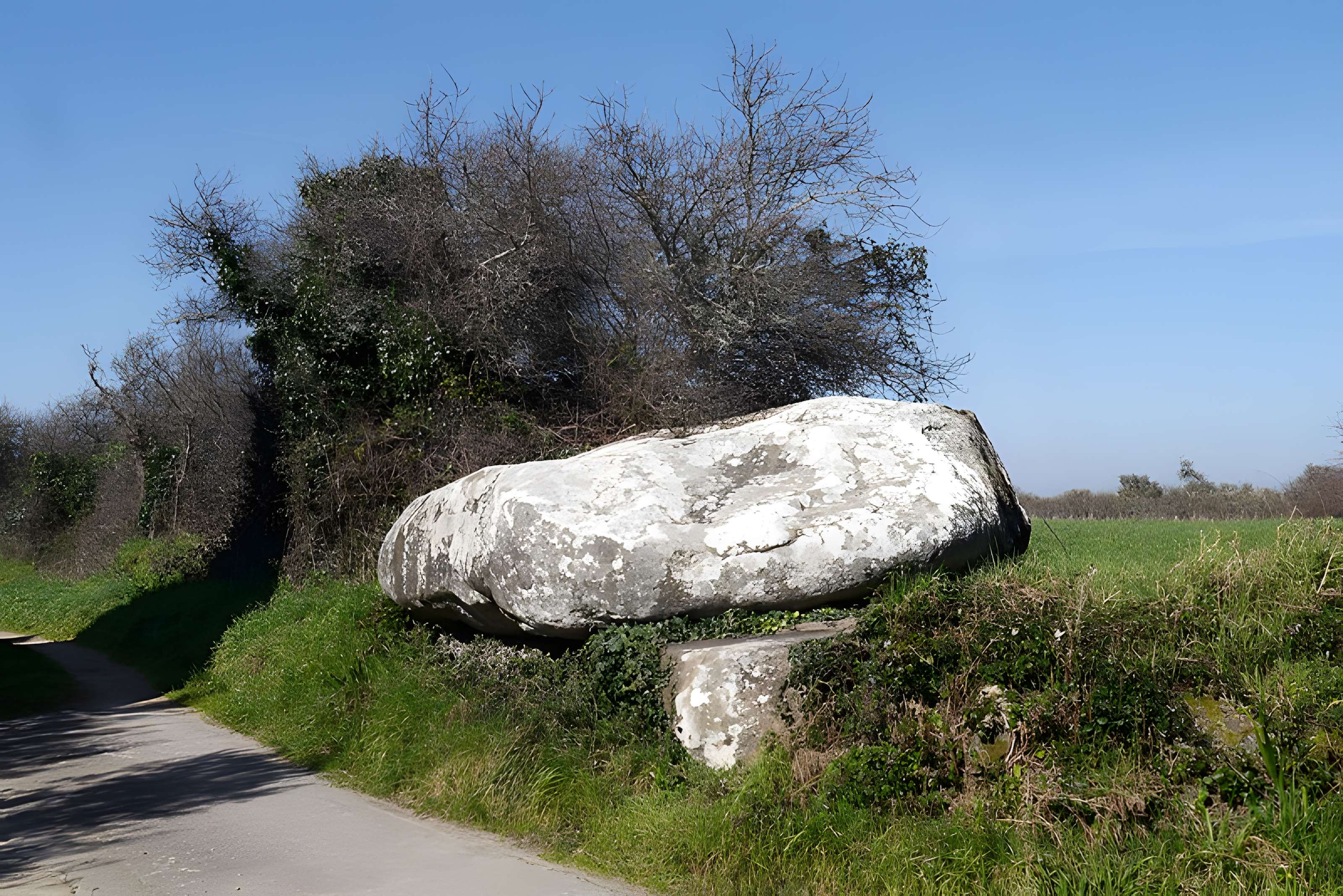 Dolmen de Kerlud à Locmariaquer