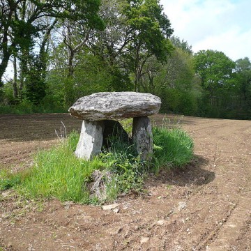 dolmen de kerscao a riec sur belon
