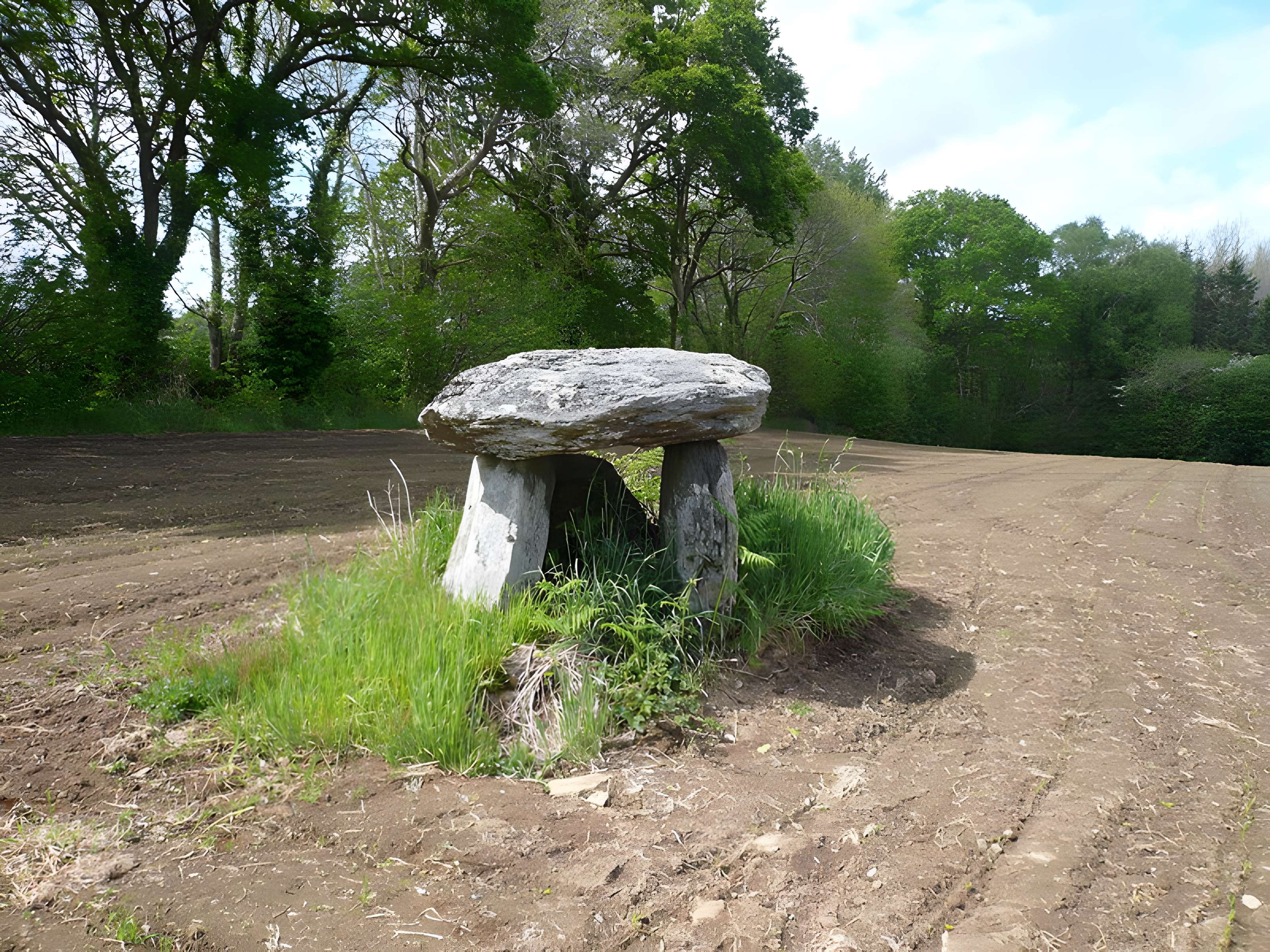 Dolmen de Kerscao à Riec-sur-Bélon 