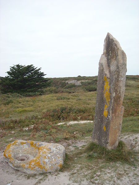 Photo de Dolmen de la Croix et Menhir de la Vierge à Hoedic