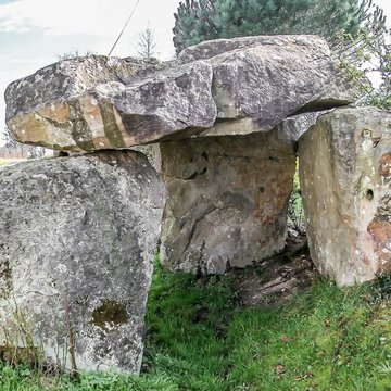 dolmen de la maison des fees a mire