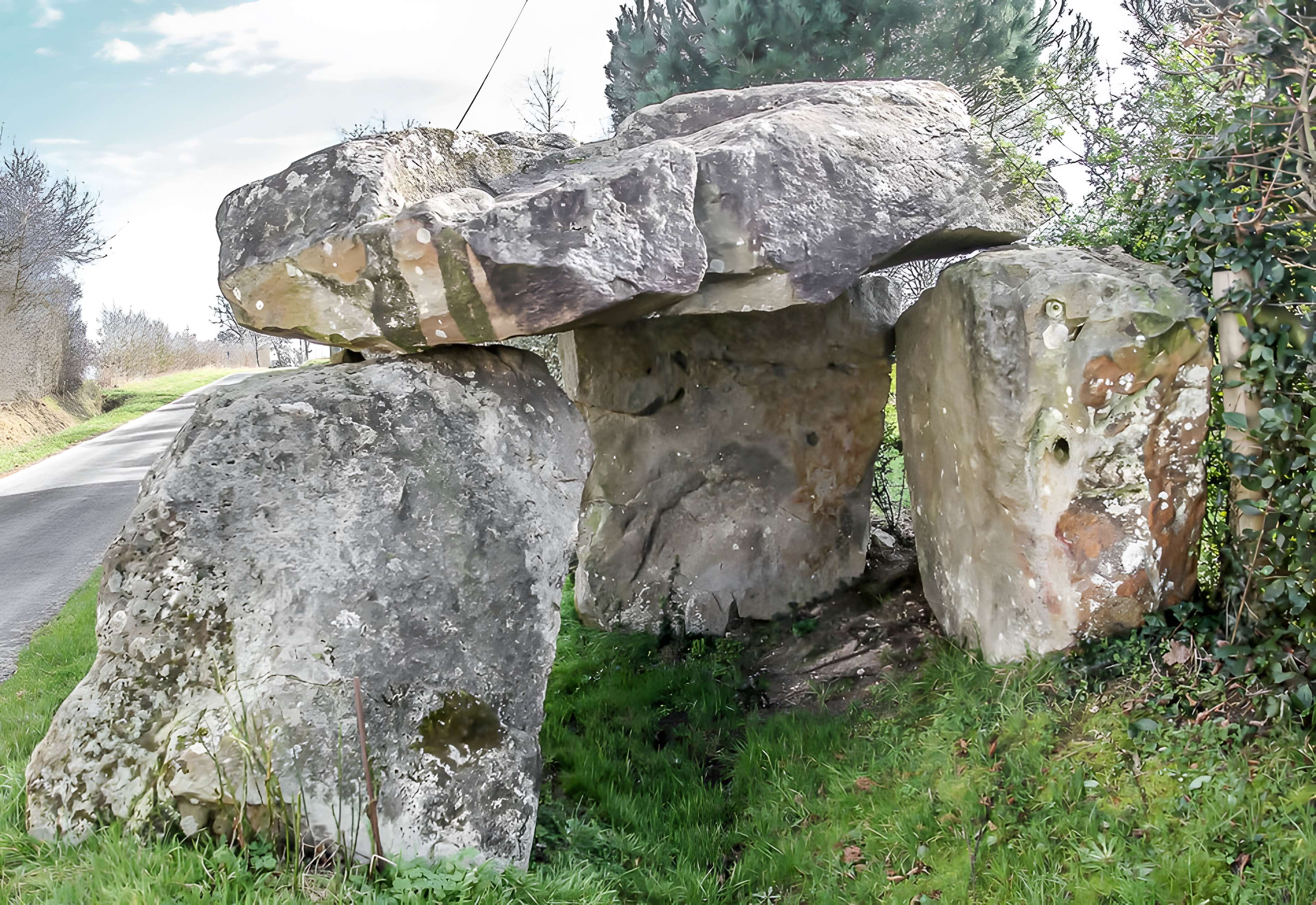 Dolmen de la Maison des Fées à Miré