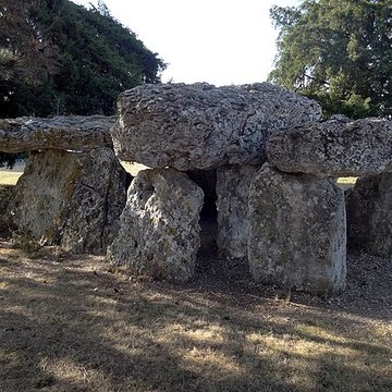 dolmen de la pierre levee a la chapelle vendomoise