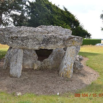 Dolmen de la Pierre Levée à La Chapelle-Vendômoise