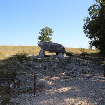 Dolmen de Pech Laglaire 2 à Gréalou : vue arrière