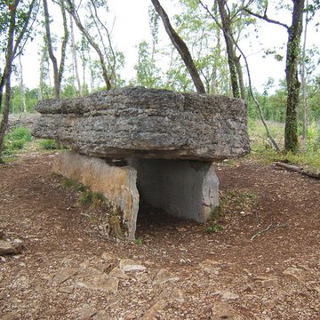Dolmen de Pech-Lapeyre à Limogne-en-Quercy