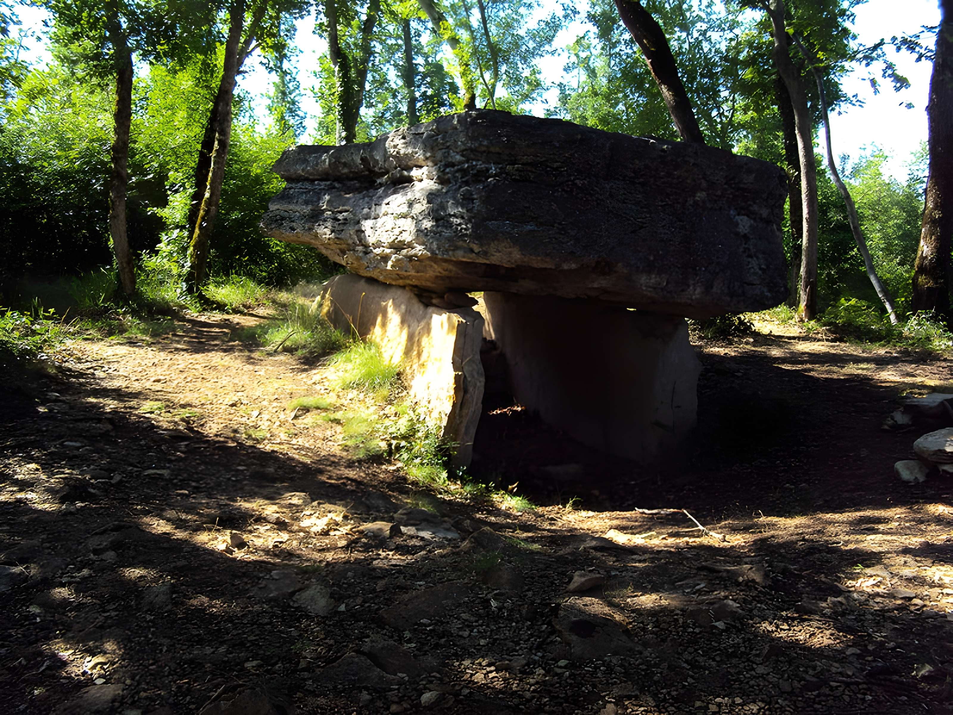 Dolmen de Pech-Lapeyre à Limogne-en-Quercy 
