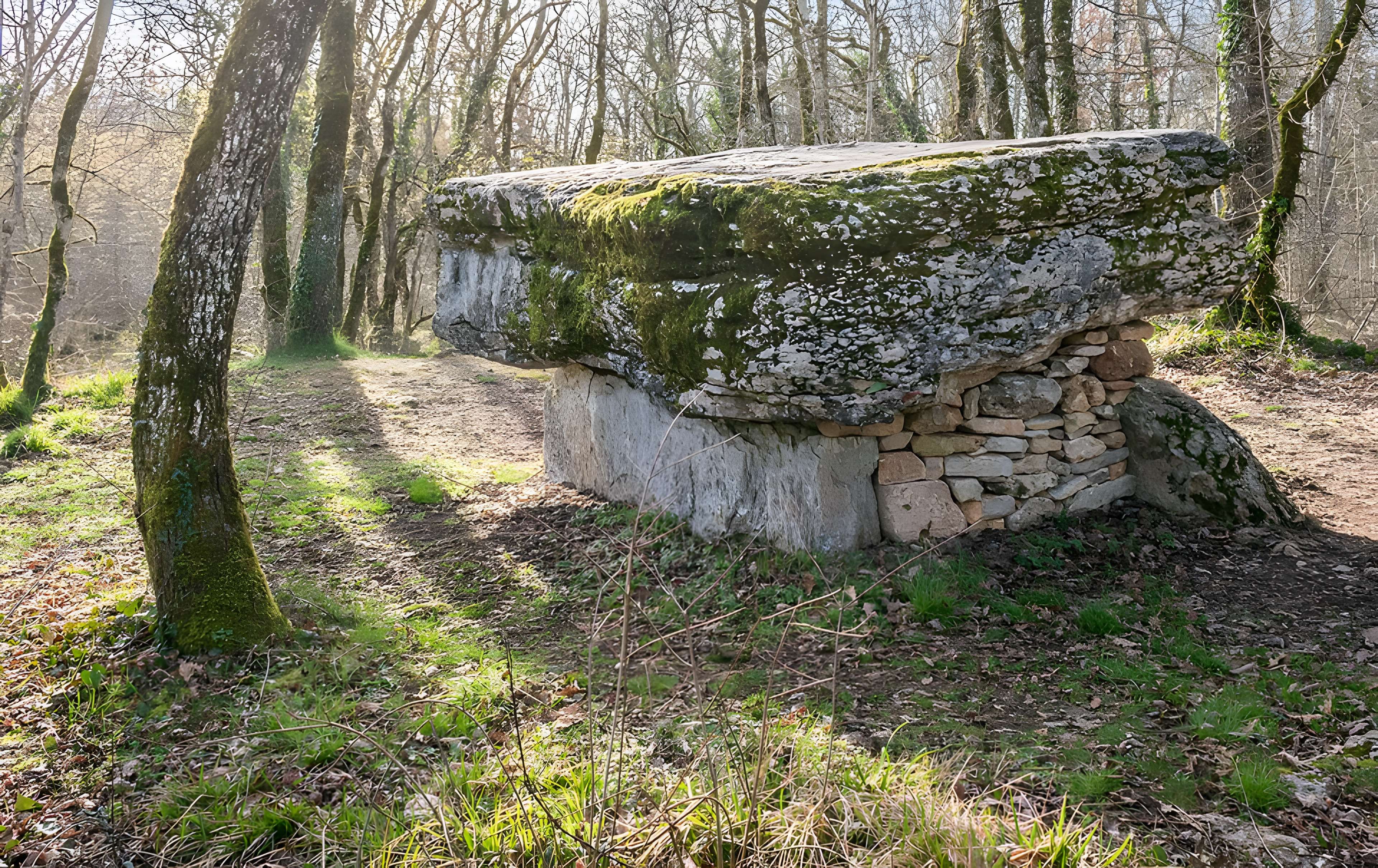 Dolmen de Pech-Lapeyre à Limogne-en-Quercy