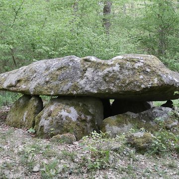 Dolmen de Ponsat à Saint-Georges-la-Pouge