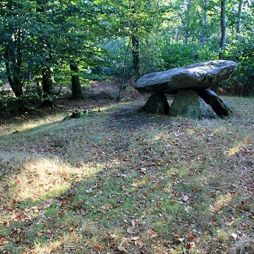 Dolmen de Rode à La Chapelle-Neuve