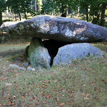 Dolmen de Rode à La Chapelle-Neuve