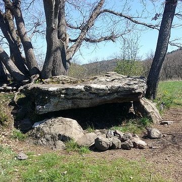 Dolmen de Saillant à Saint-Nectaire