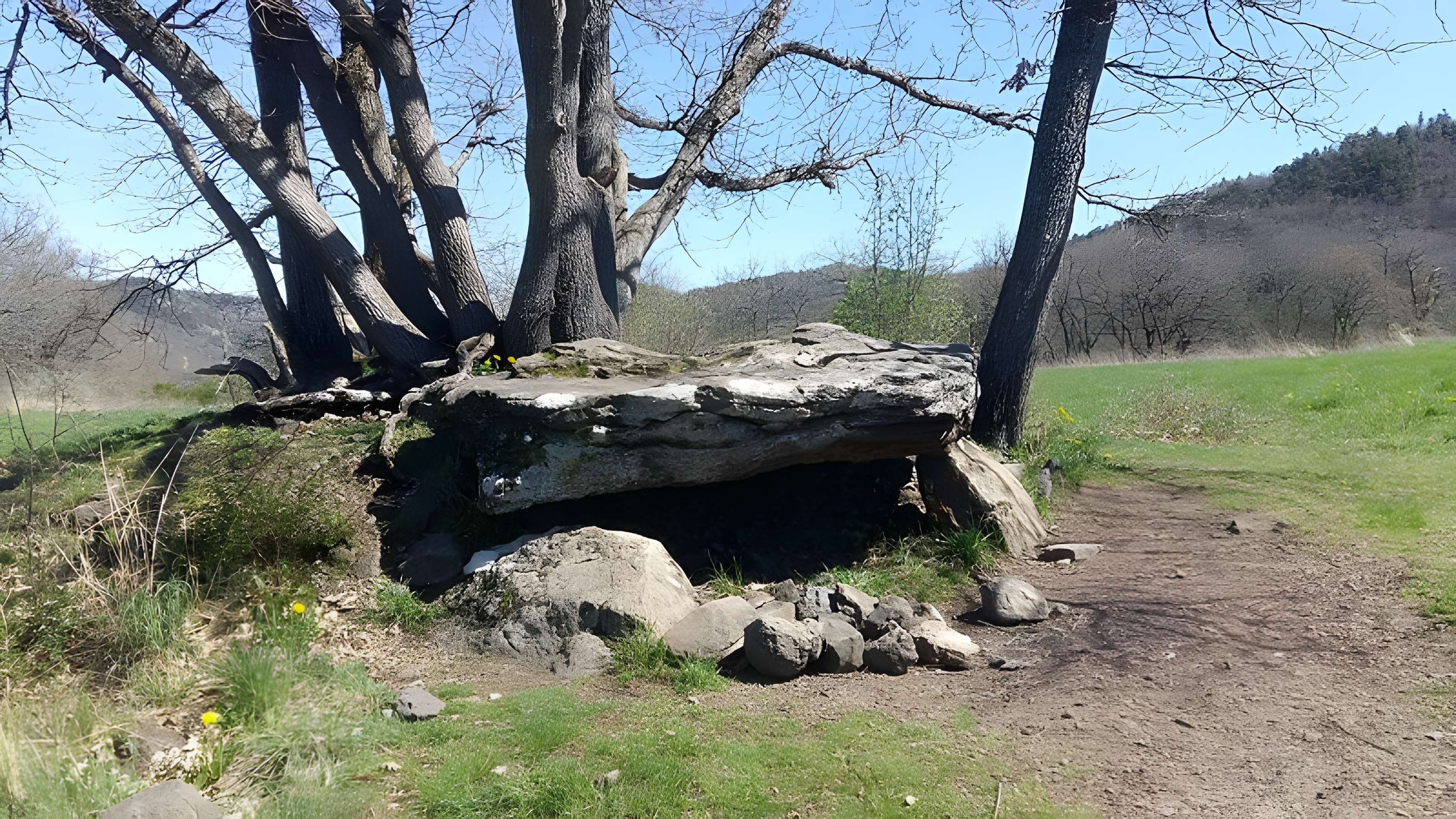 Dolmen de Saillant à Saint-Nectaire