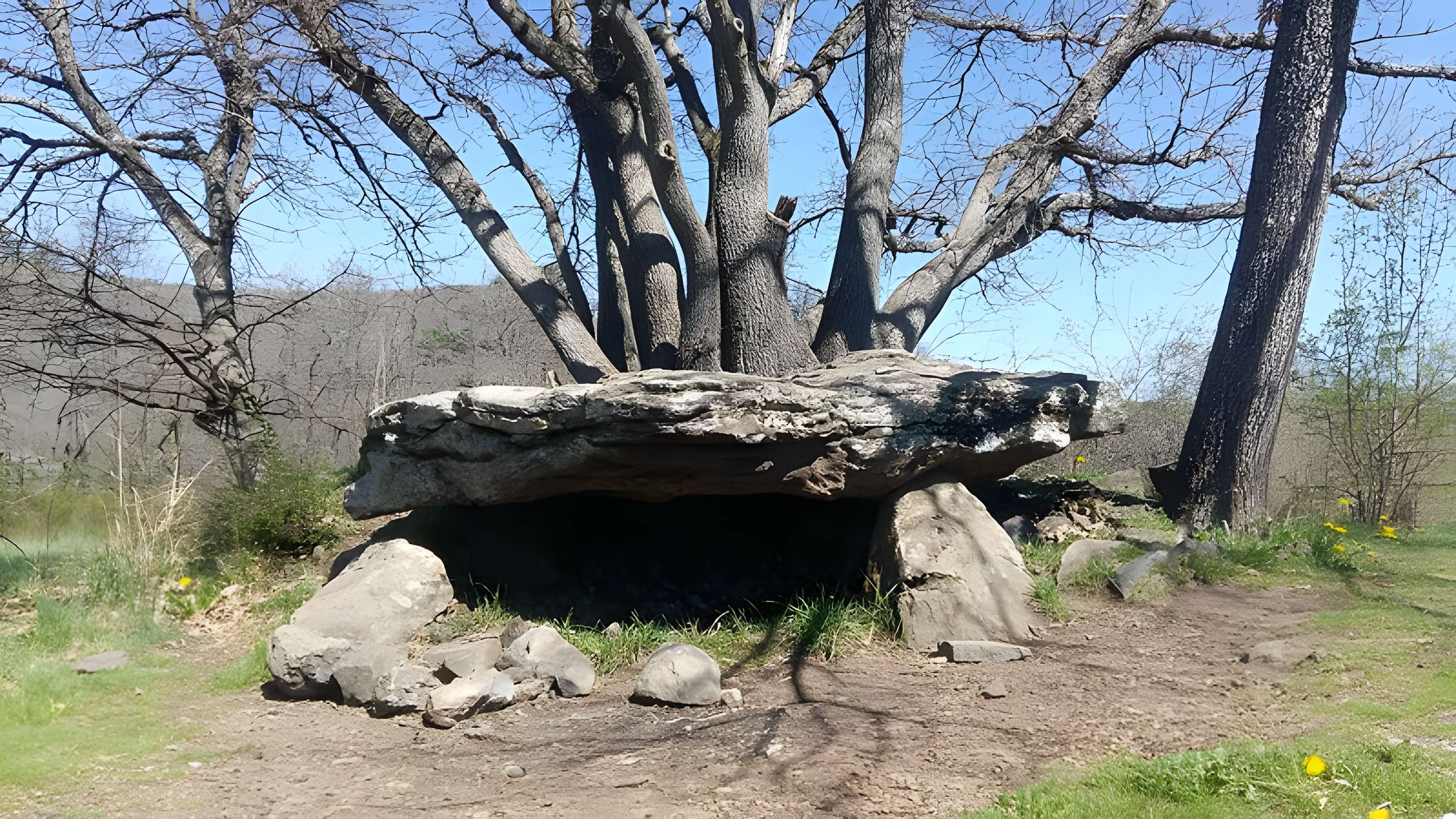 Dolmen de Saillant à Saint-Nectaire