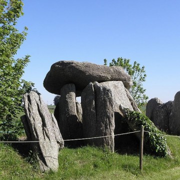 dolmen de treguelc hier a goulven