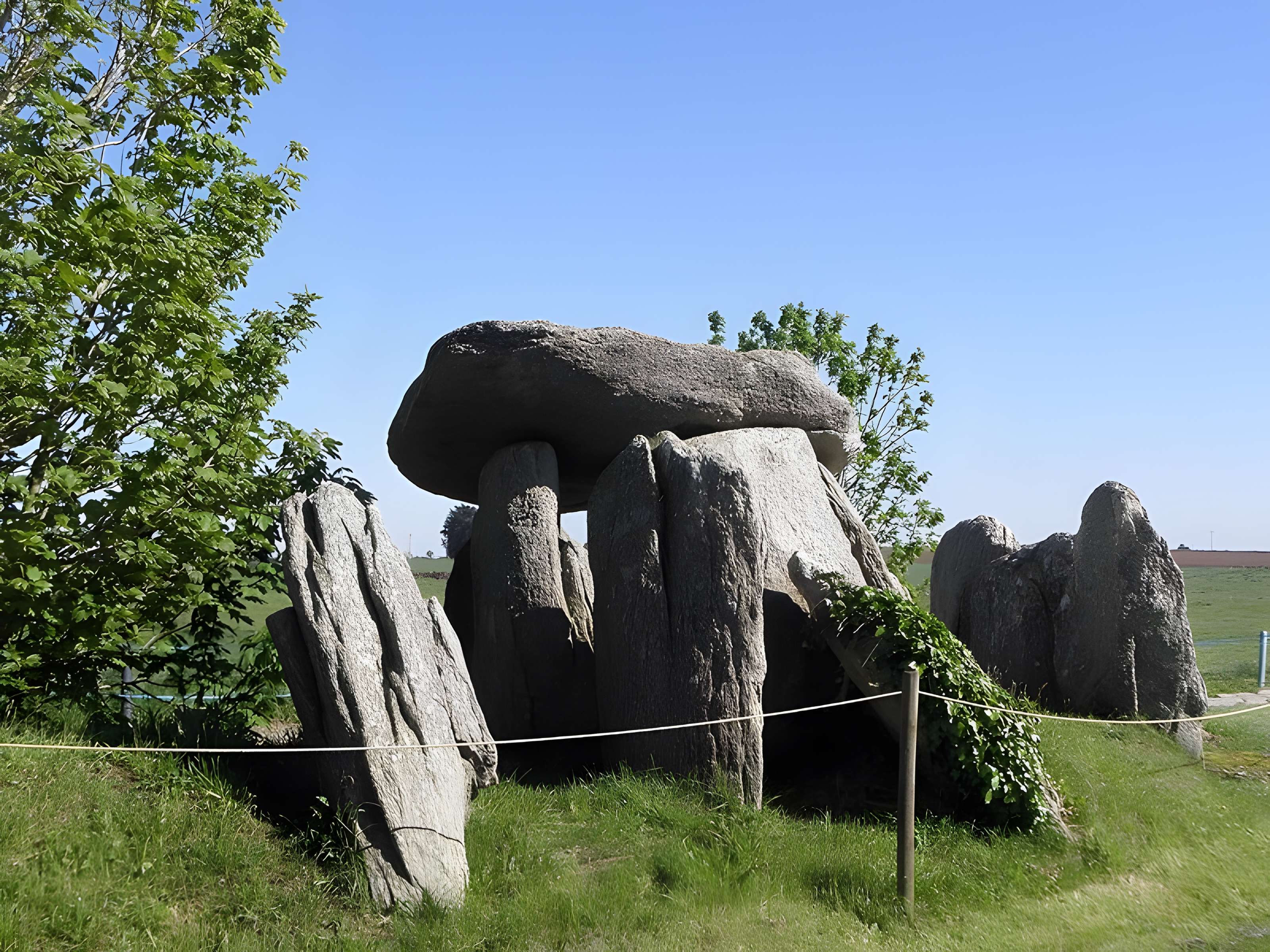 Dolmen de Tréguelc'hier à Goulven 