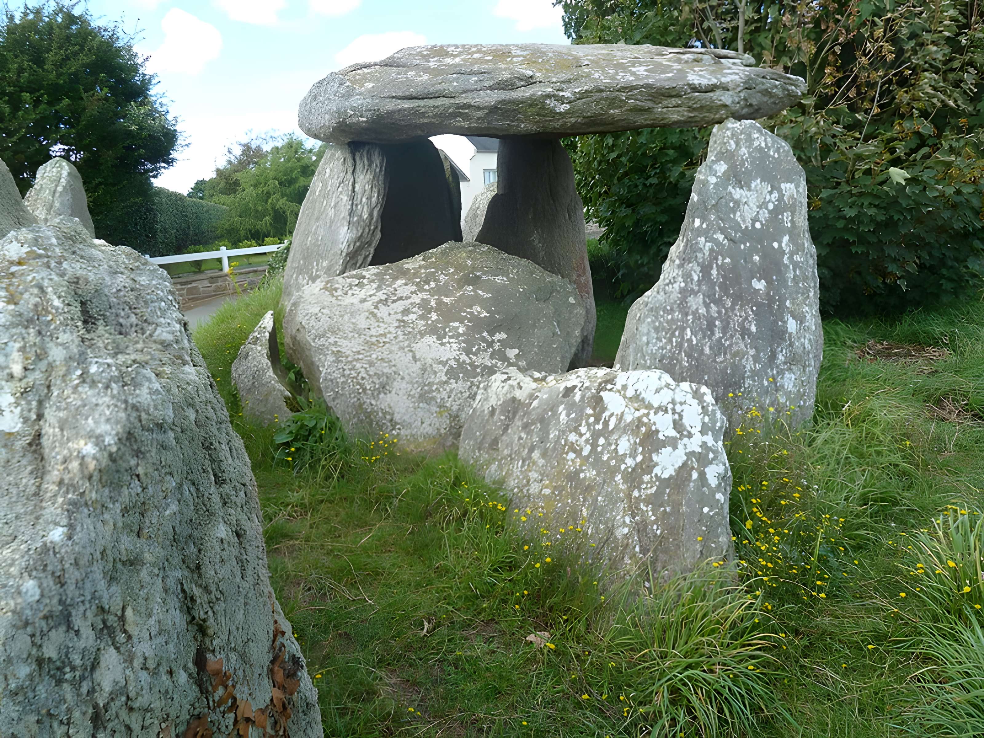 Dolmen de Tréguelc'hier à Goulven