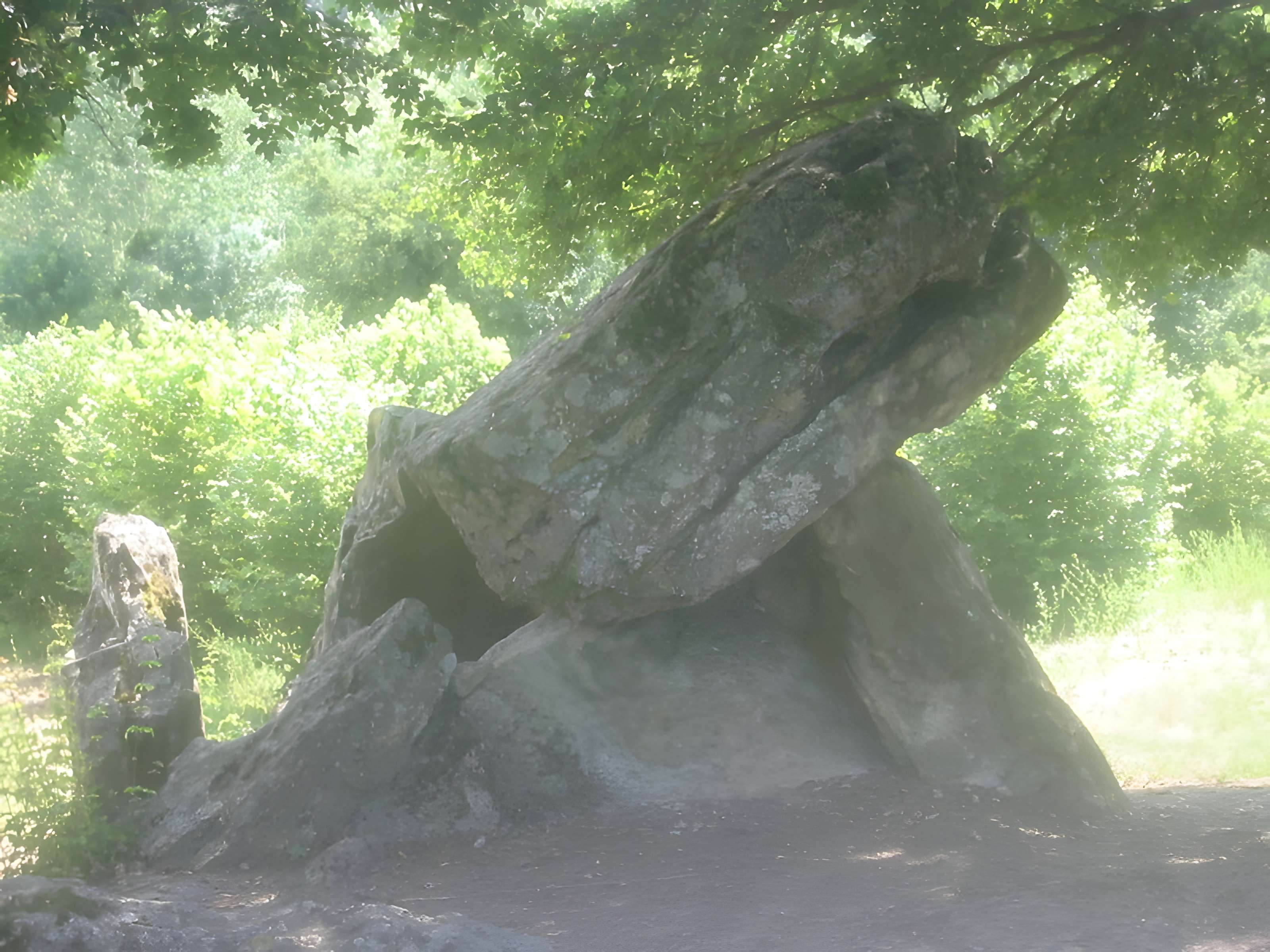 Dolmen dit Pierre Chaude à Paulmy