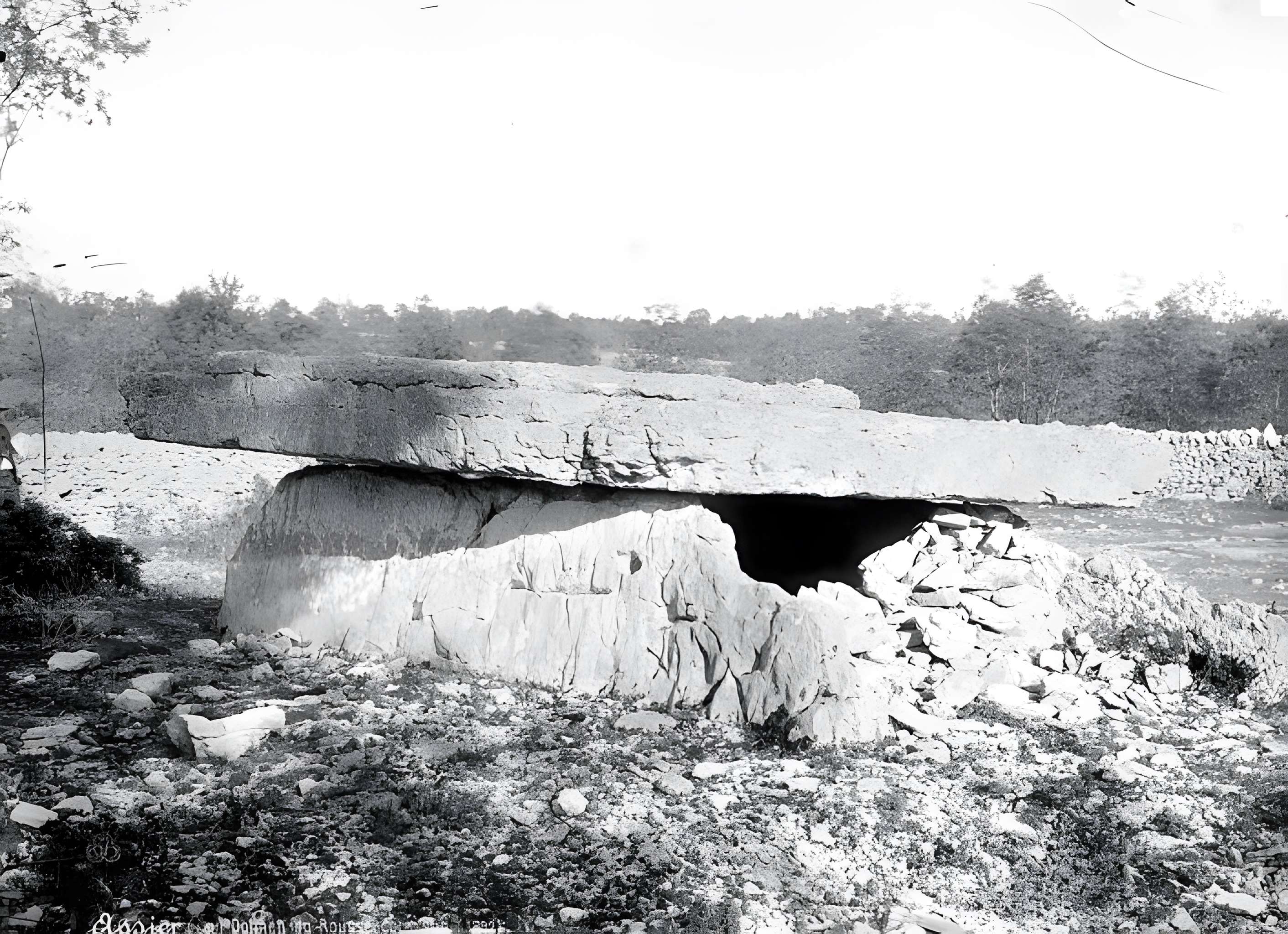Dolmen du Bois-des-Boeufs à Assier
