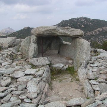 Dolmen du Mont-Rivinco à Santo-Pietro-di-Tenda