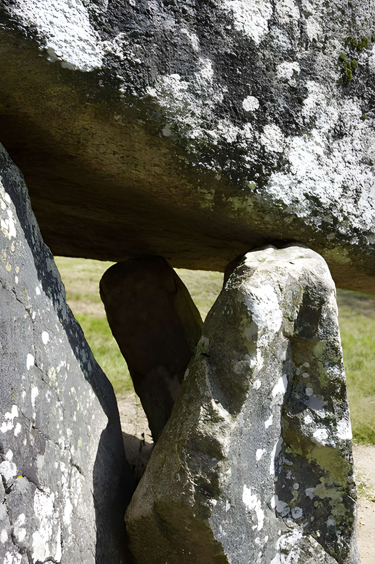 Dolmen et Menhir de Chez Moutaud à Saint-Auvent