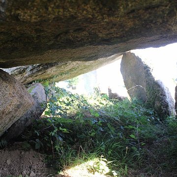 Dolmen et menhir de Kercordonner à Moëlan-sur-Mer