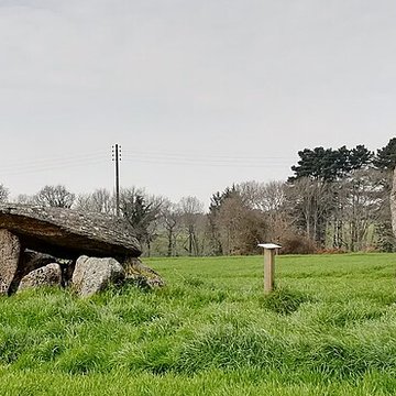 Dolmen et menhir de Kercordonner à Moëlan-sur-Mer