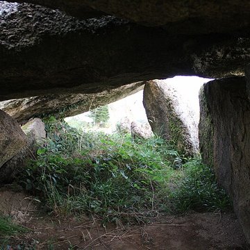 Dolmen et menhir de Kercordonner à Moëlan-sur-Mer