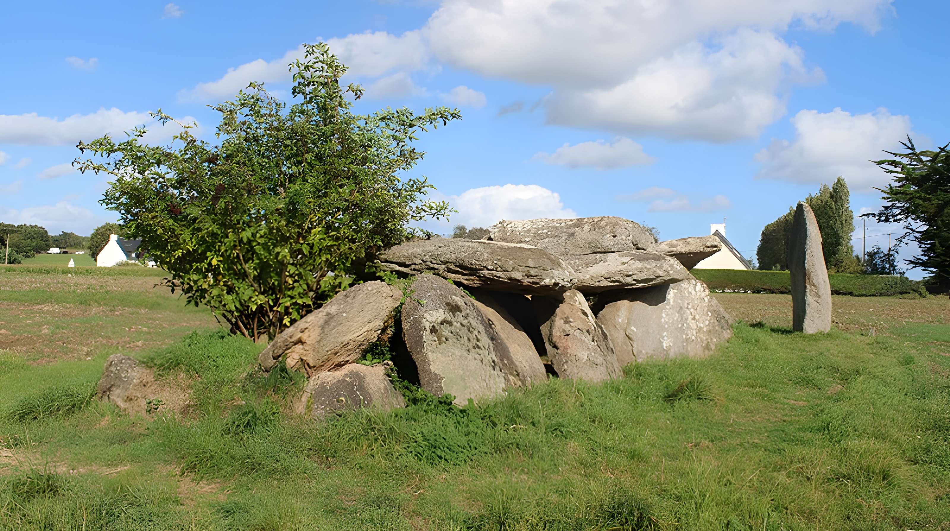 Dolmen et menhir de Kercordonner à Moëlan-sur-Mer