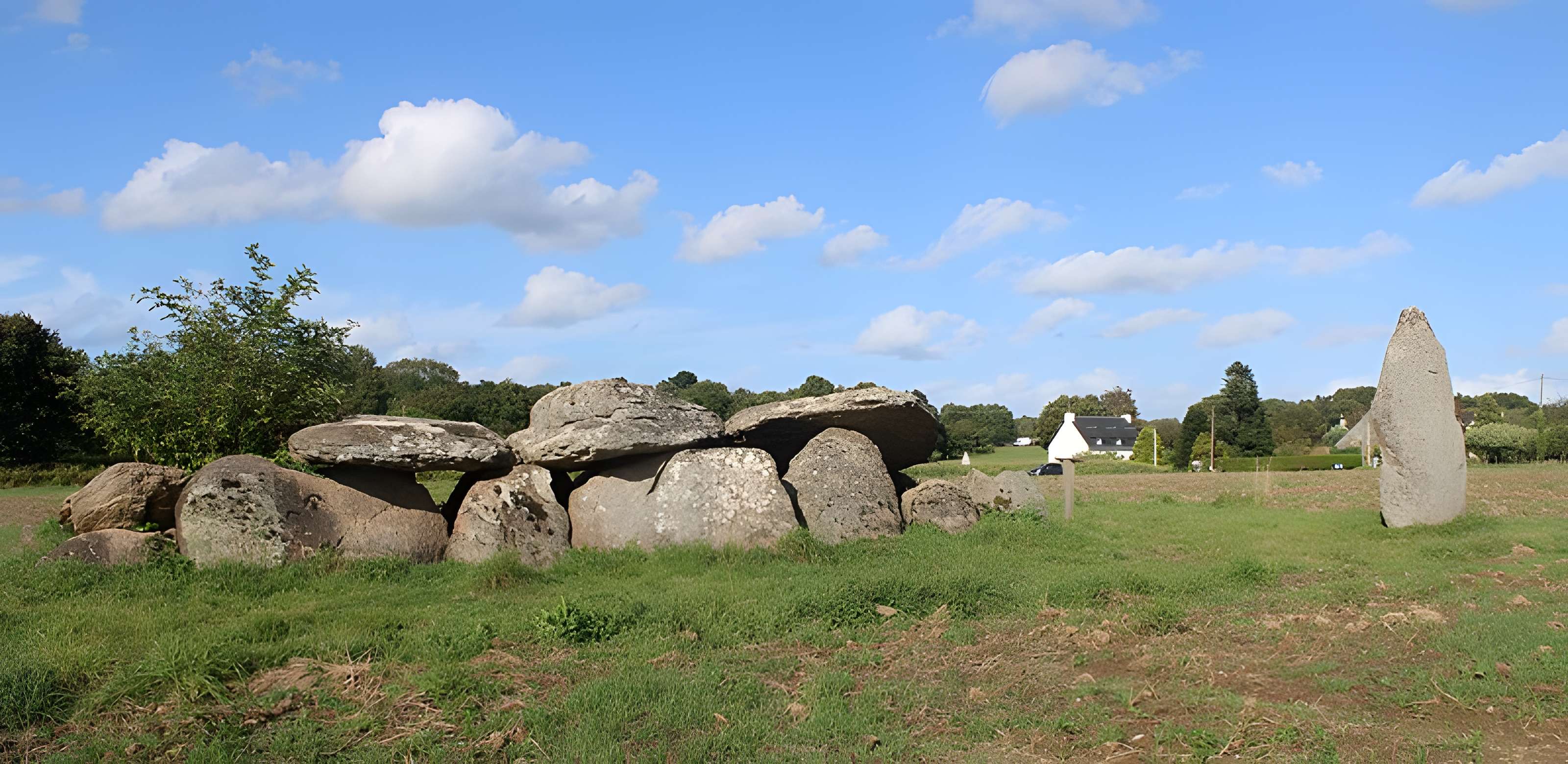 Dolmen et menhir de Kercordonner à Moëlan-sur-Mer