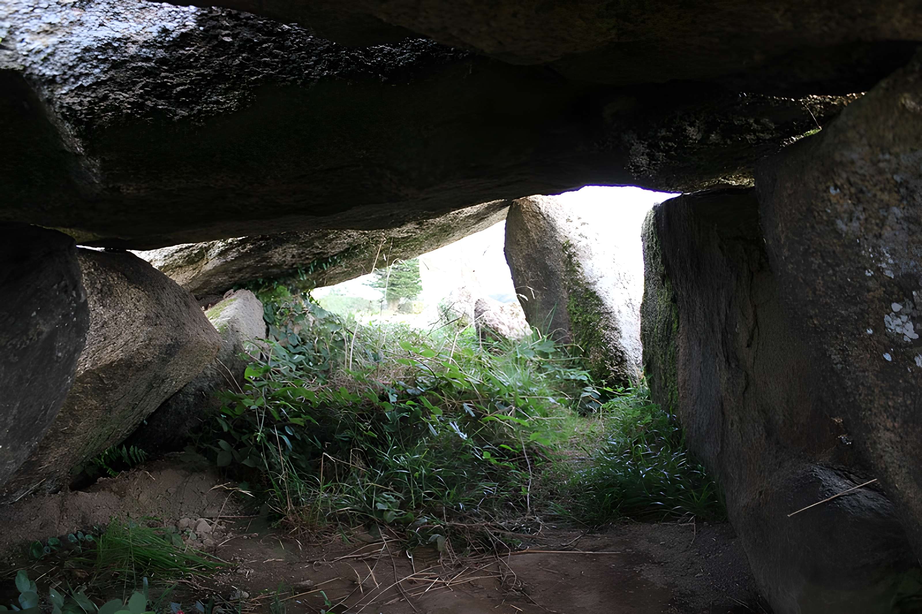 Dolmen et menhir de Kercordonner à Moëlan-sur-Mer