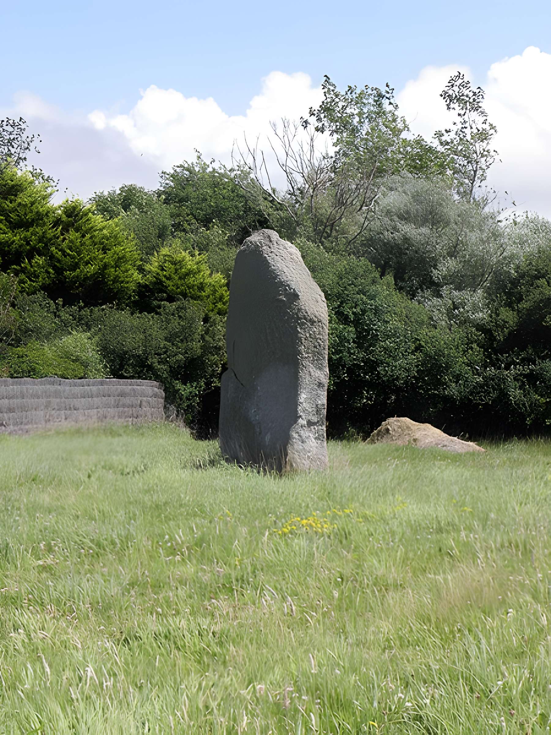 Dolmen et menhir de Kerivoret à Porspoder