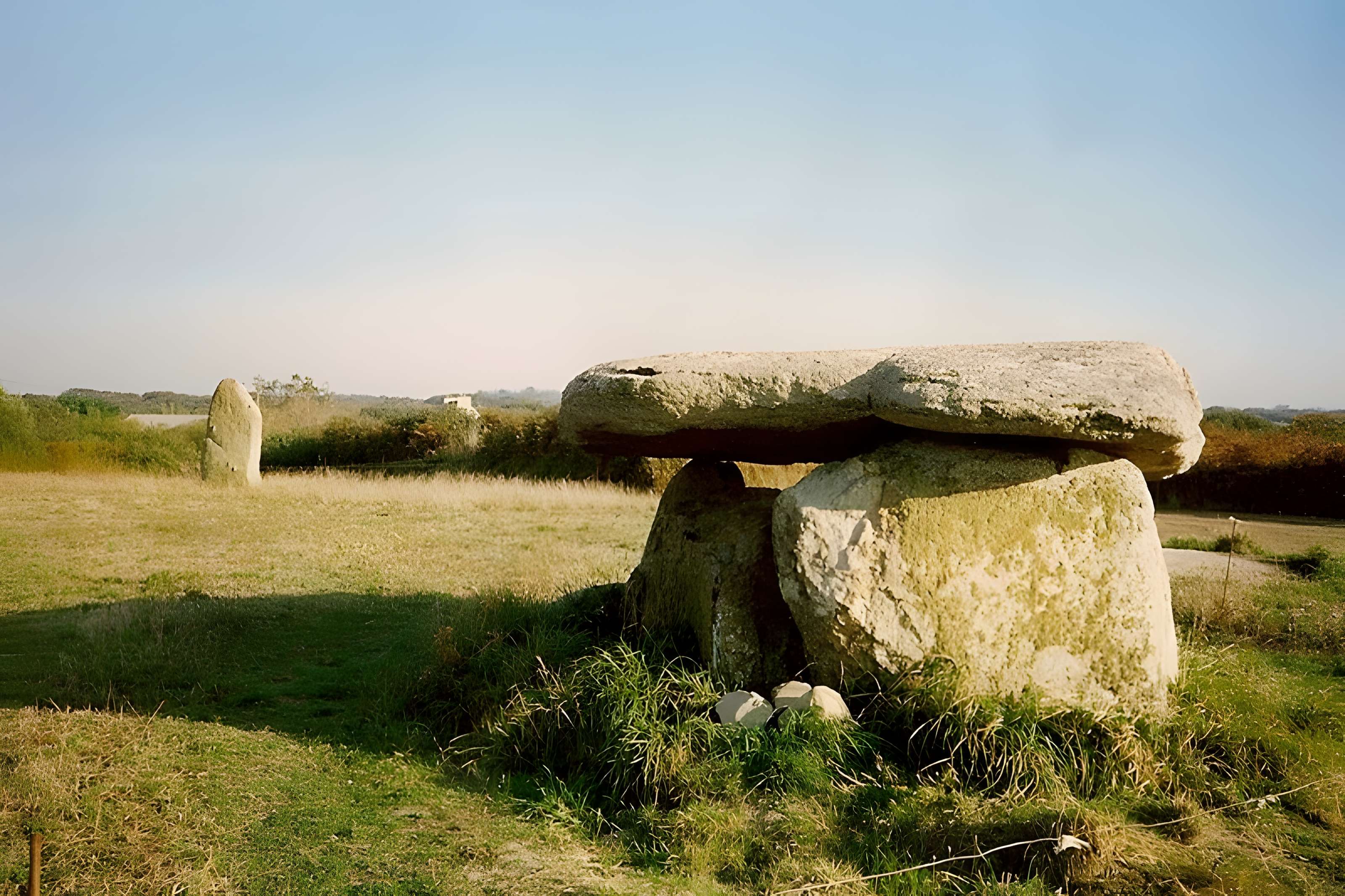 Dolmen et menhir de Kerivoret à Porspoder