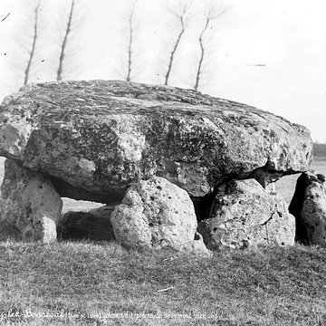 Dolmen Pierre de Villebon à Trizay-lès-Bonneval