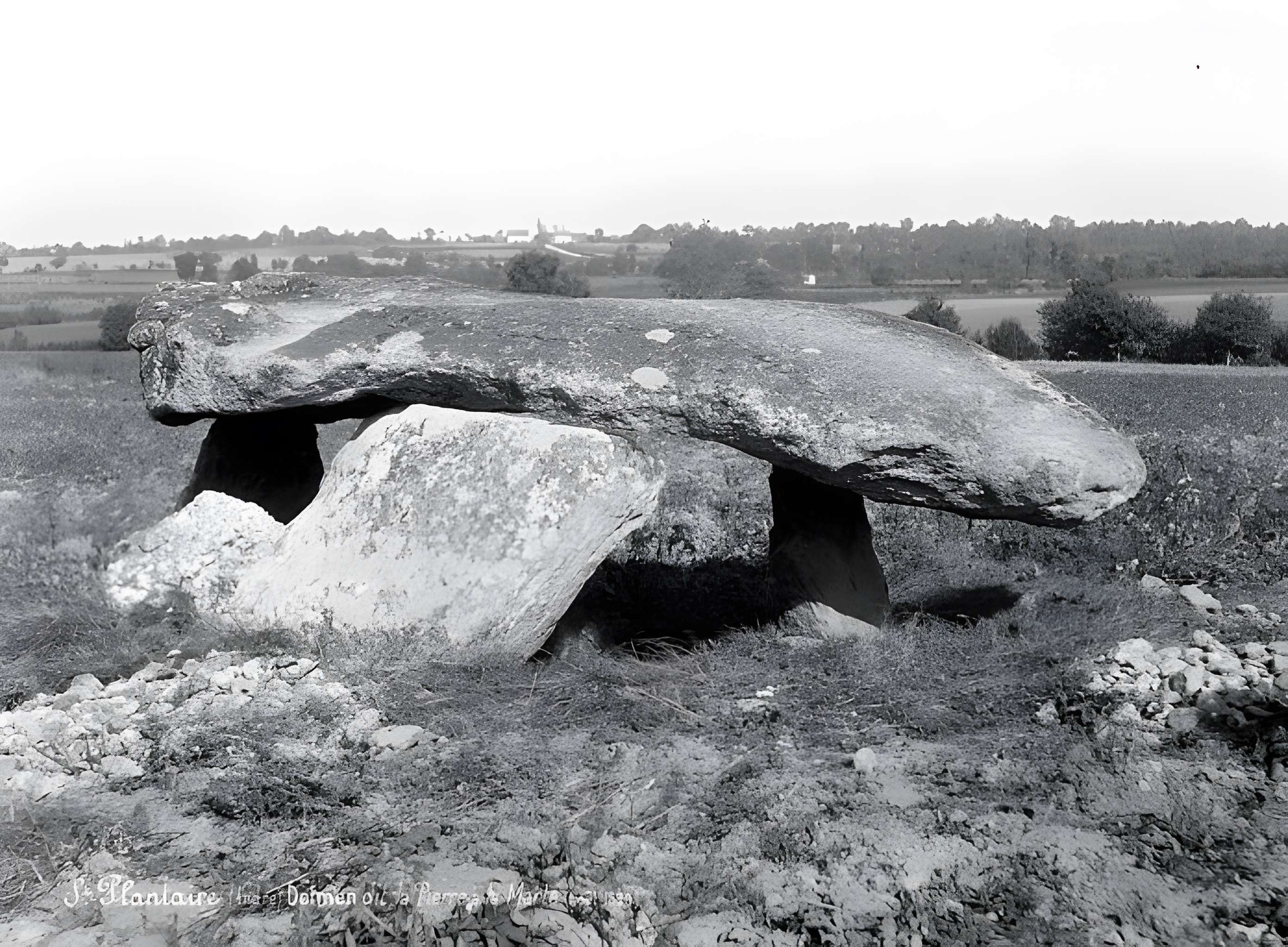 Dolmen Pierre là à Saint-Plantaire 