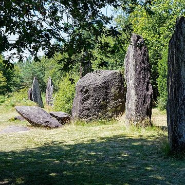 Domaine mégalithique des Pierres droites de Monteneuf