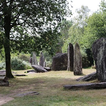 Domaine mégalithique des Pierres droites de Monteneuf
