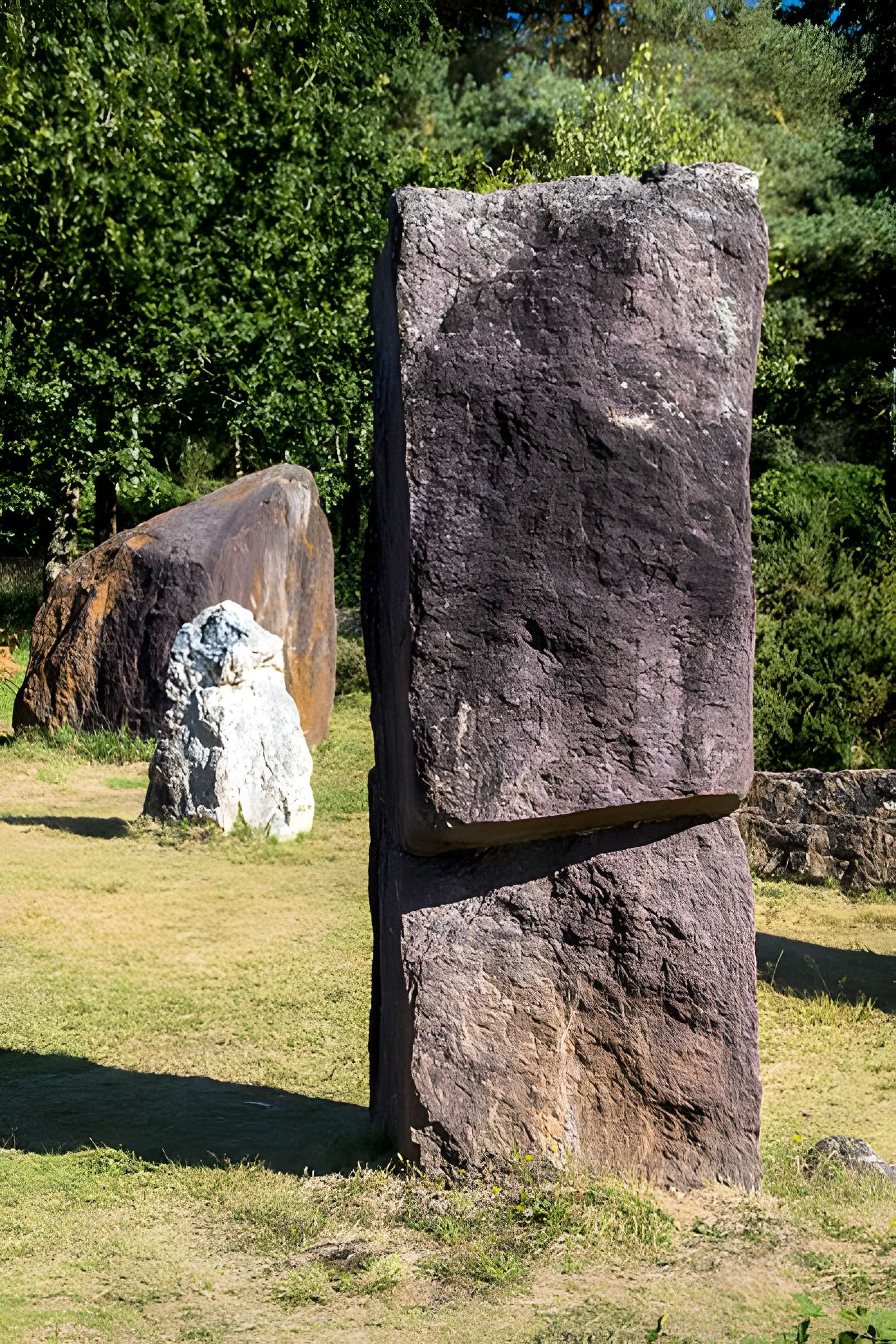 Domaine mégalithique des Pierres droites de Monteneuf