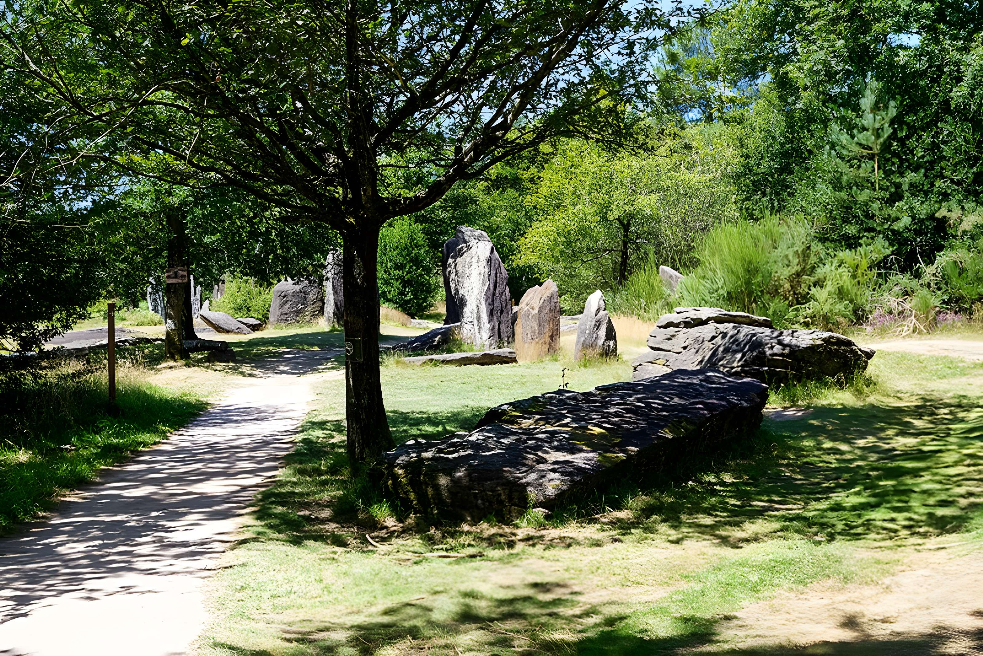 Domaine mégalithique des Pierres droites de Monteneuf