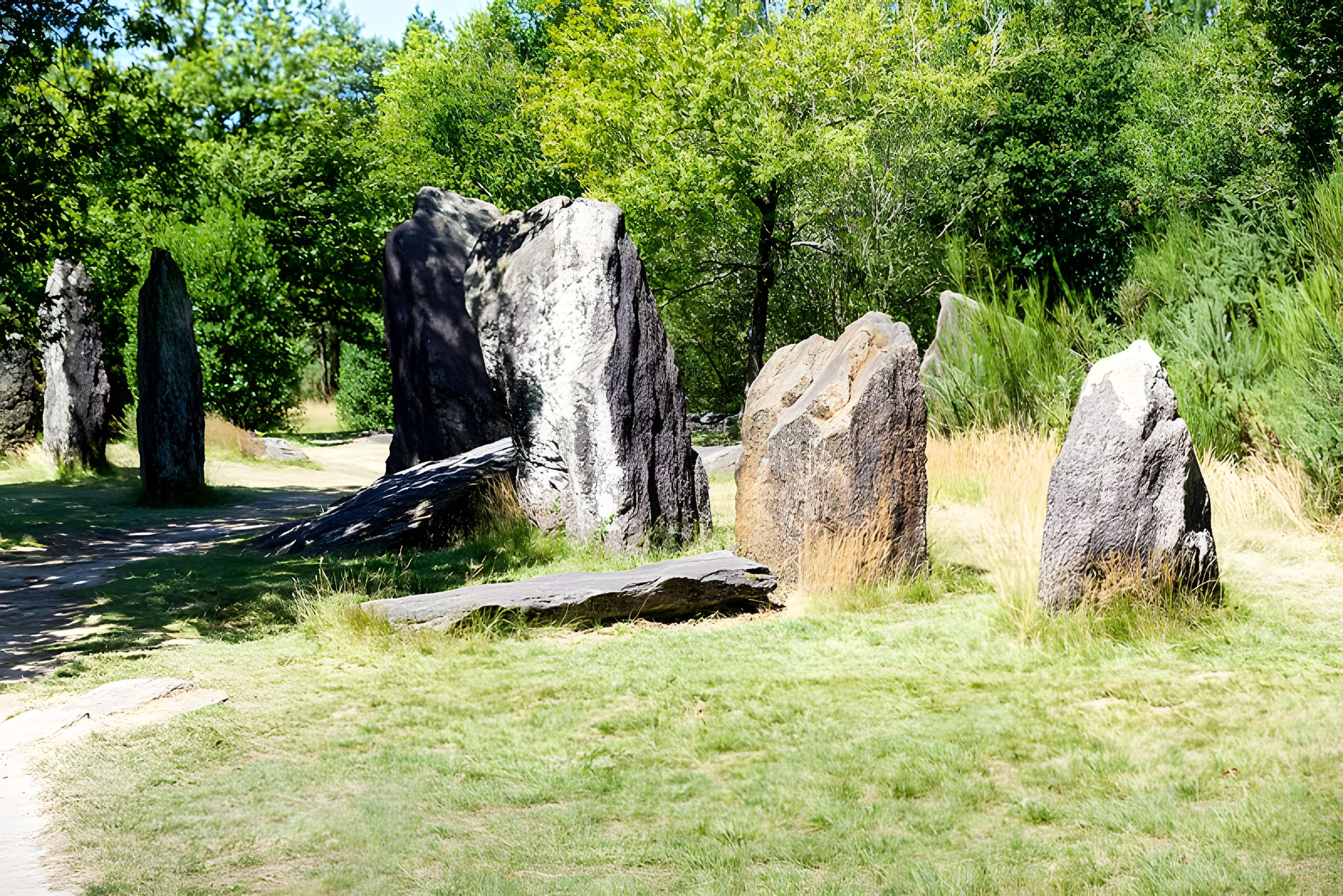 Domaine mégalithique des Pierres droites de Monteneuf