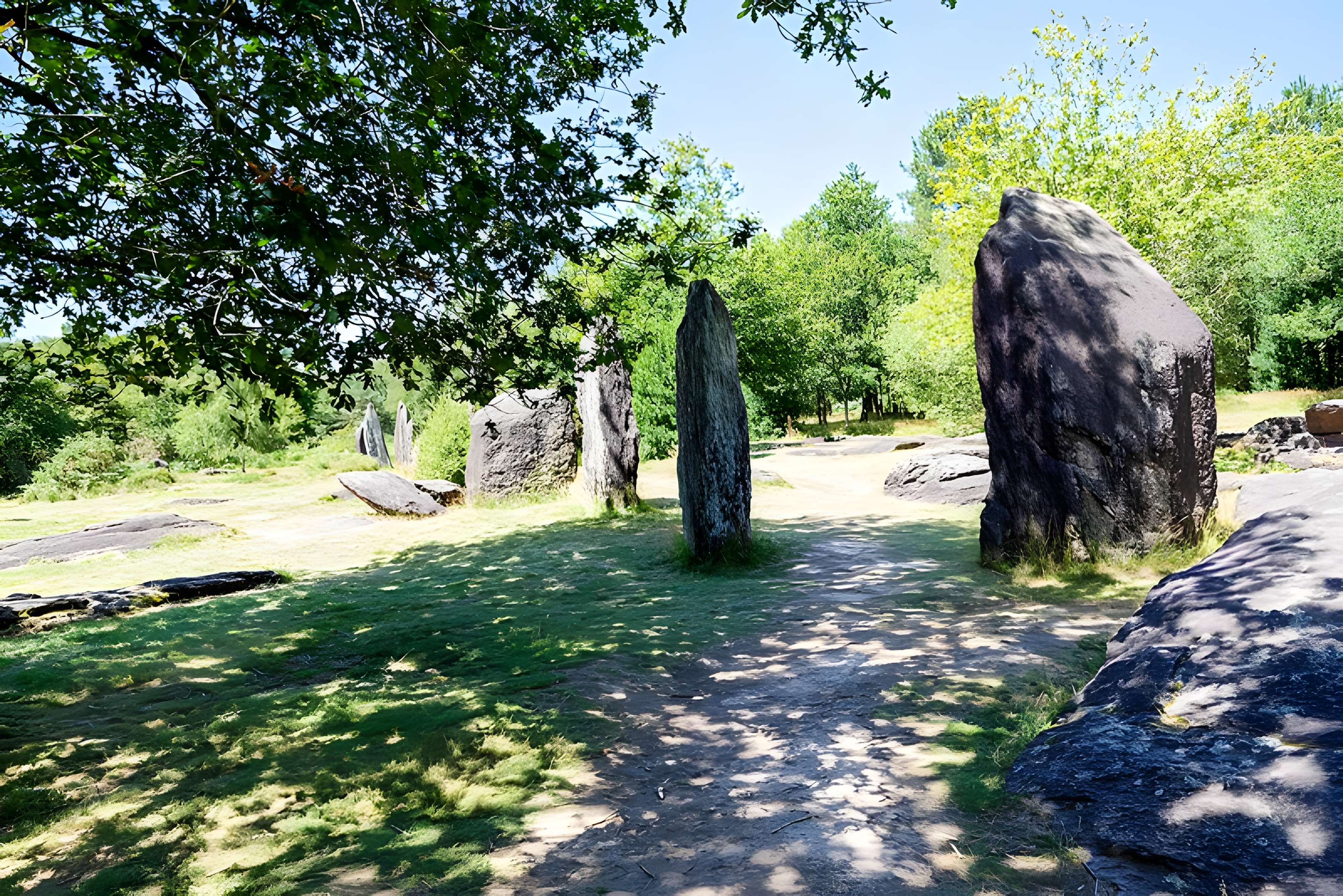Domaine mégalithique des Pierres droites de Monteneuf