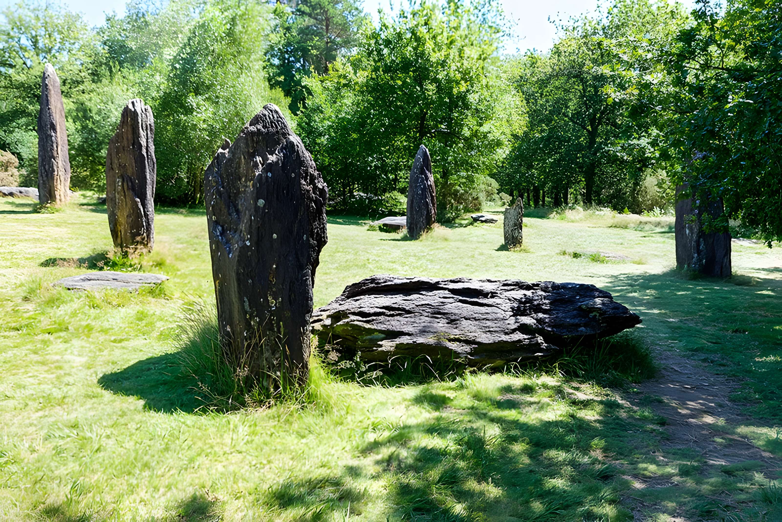 Domaine mégalithique des Pierres droites de Monteneuf