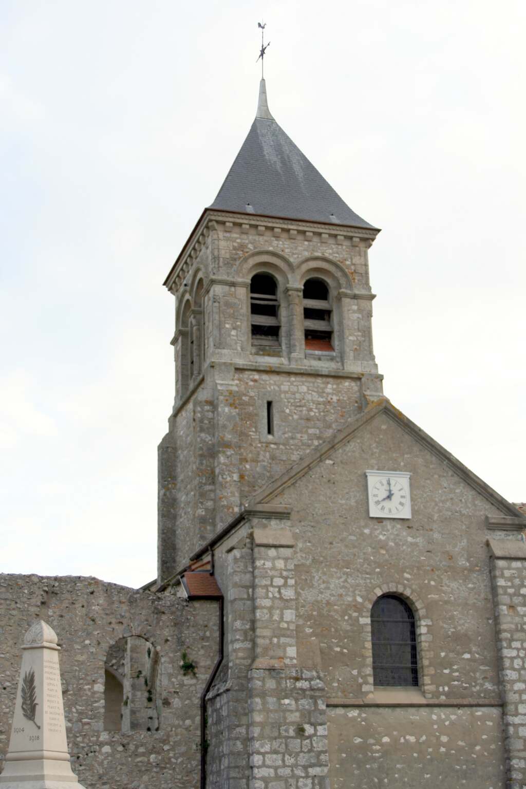 Donjon (vestiges) et sol des parcelles