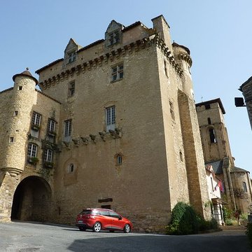 Doyenné ou château Mairie de Varen