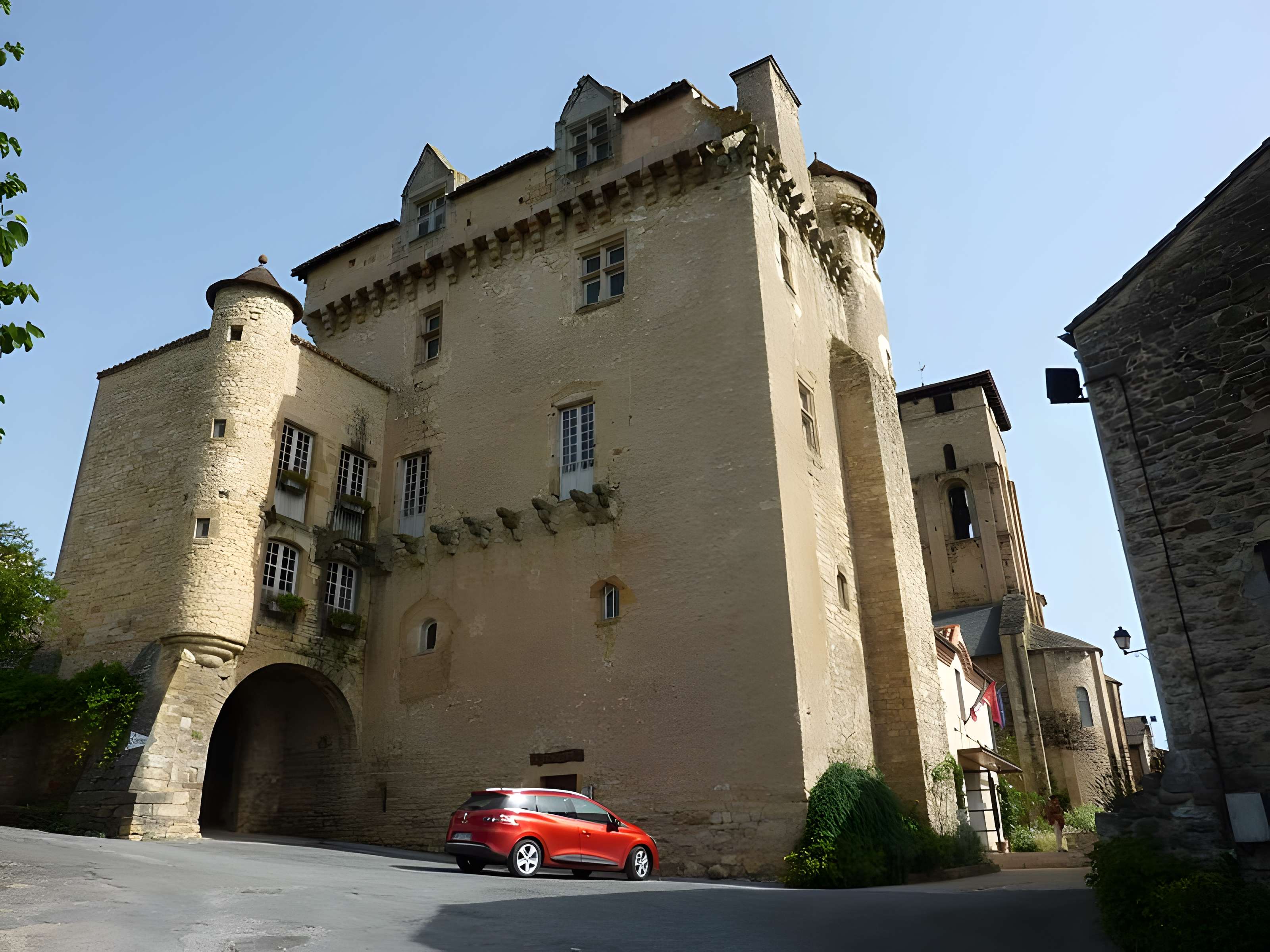 Doyenné ou château Mairie de Varen
