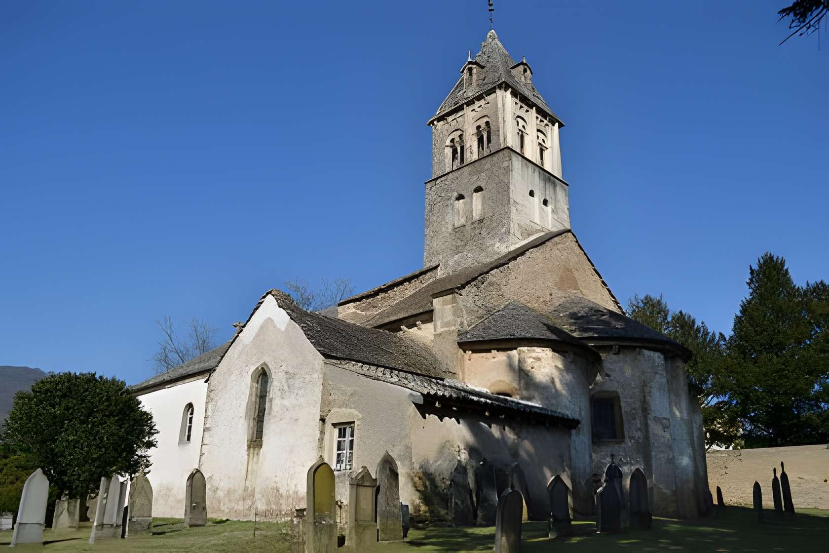 Église Saint-Donat de Saint-Point et tombeau de Lamartine 