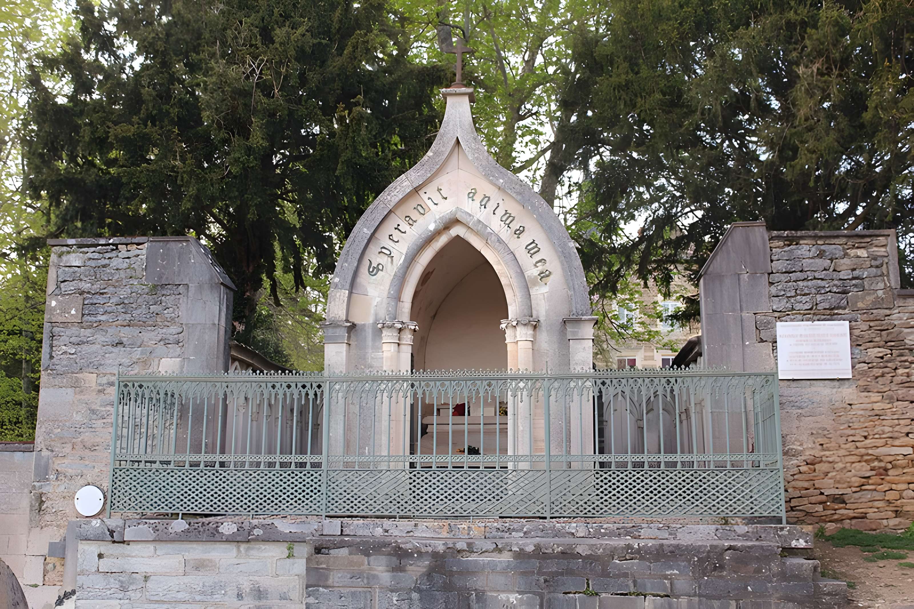 Église Saint-Donat de Saint-Point et tombeau de Lamartine